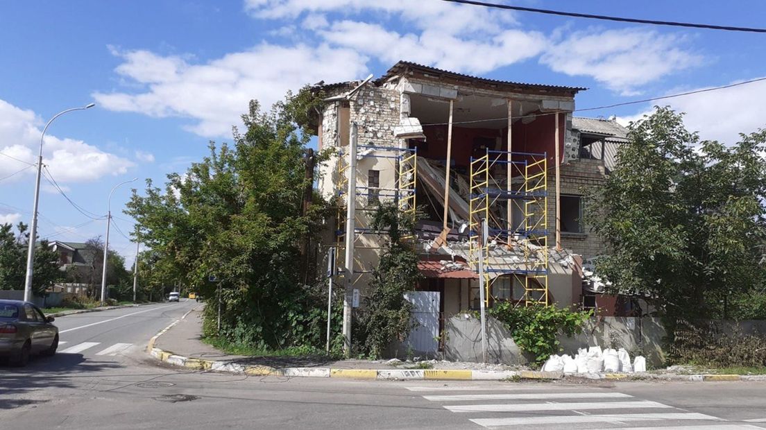 Twee inwoners uit Assen helpen in Oekraïne met herstel: 'Echt heel veel stuk' - RTV Drenthe