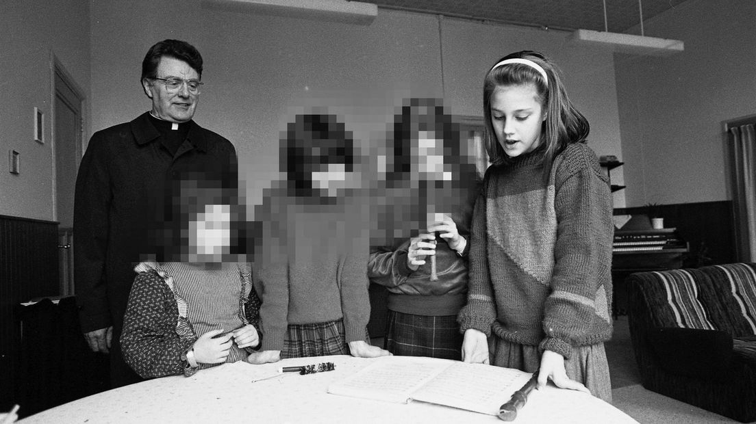 Hannelore (rechts) leefde jarenlang in de sekte van Sipke Vrieswijk (links) (Rechten: Frank Krake)
