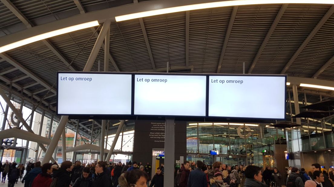 De vondst van een tas op Utrecht Centraal zorgde dinsdag voor nog meer problemen.
