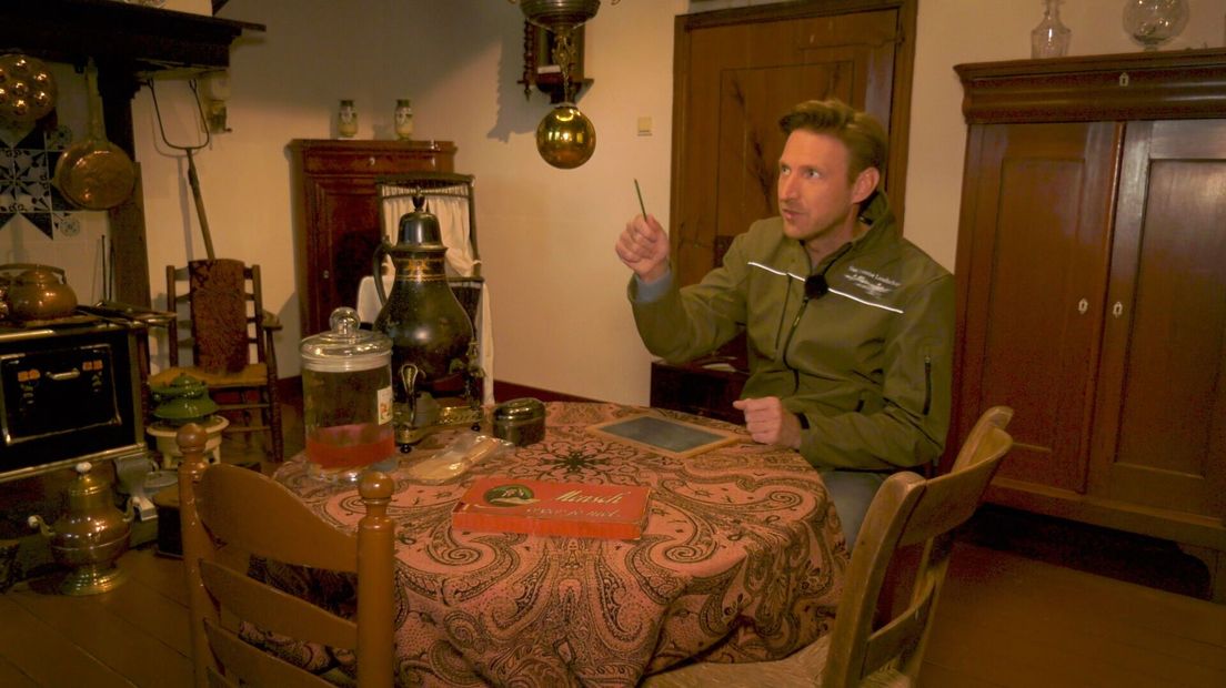 Jermo Tappel onder een heksenbal
