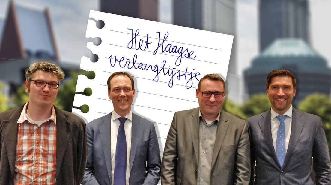 De onderhandelaars in Den Haag (v.l.n.r): Kapteijns (GroenLinks), Revis (VVD), De Mos (Groep de Mos), Van Asten (D66)
