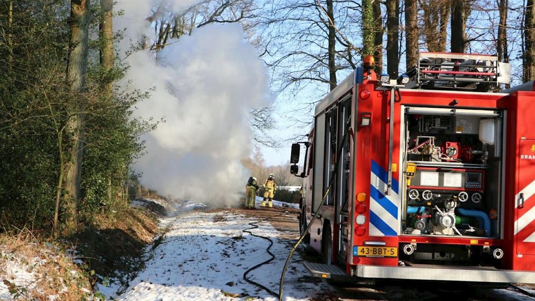 Auto vat vlam in Enschede