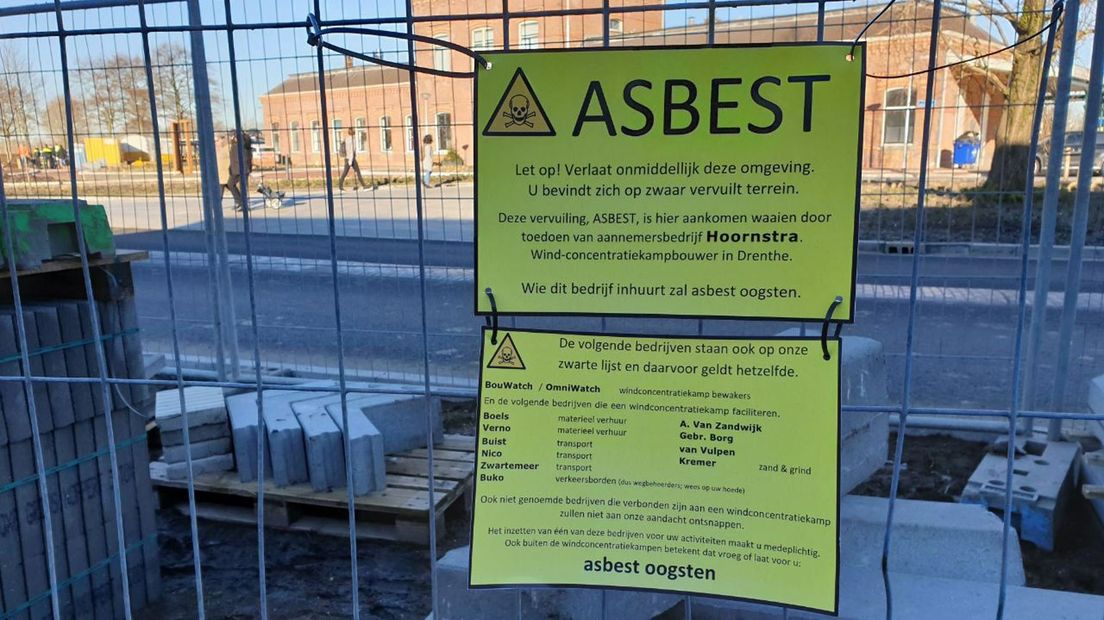 Bij de asbestvondst werd een pamflet van activisten gevonden