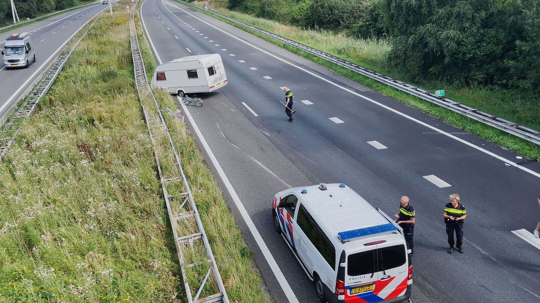 A28 dicht bij Hoogeveen door ongeluk met caravan