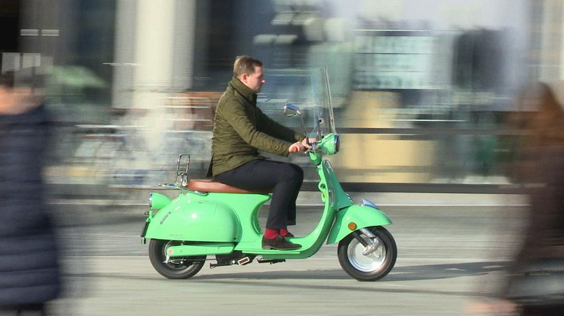Scheurende scooters in Enschedese binnenstad