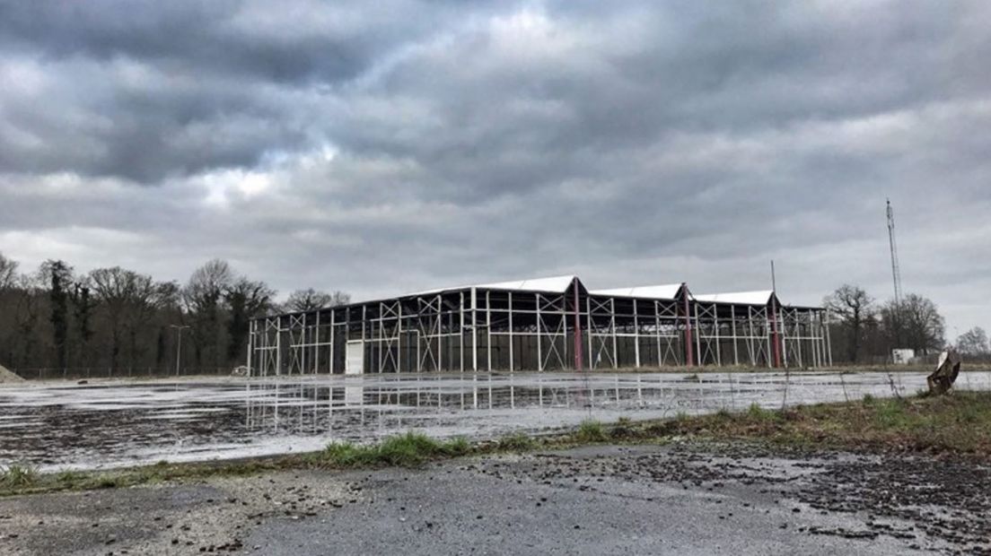 Het terrein van de voormalige Prins Bernardhoeve waar de supermarkt moet komen