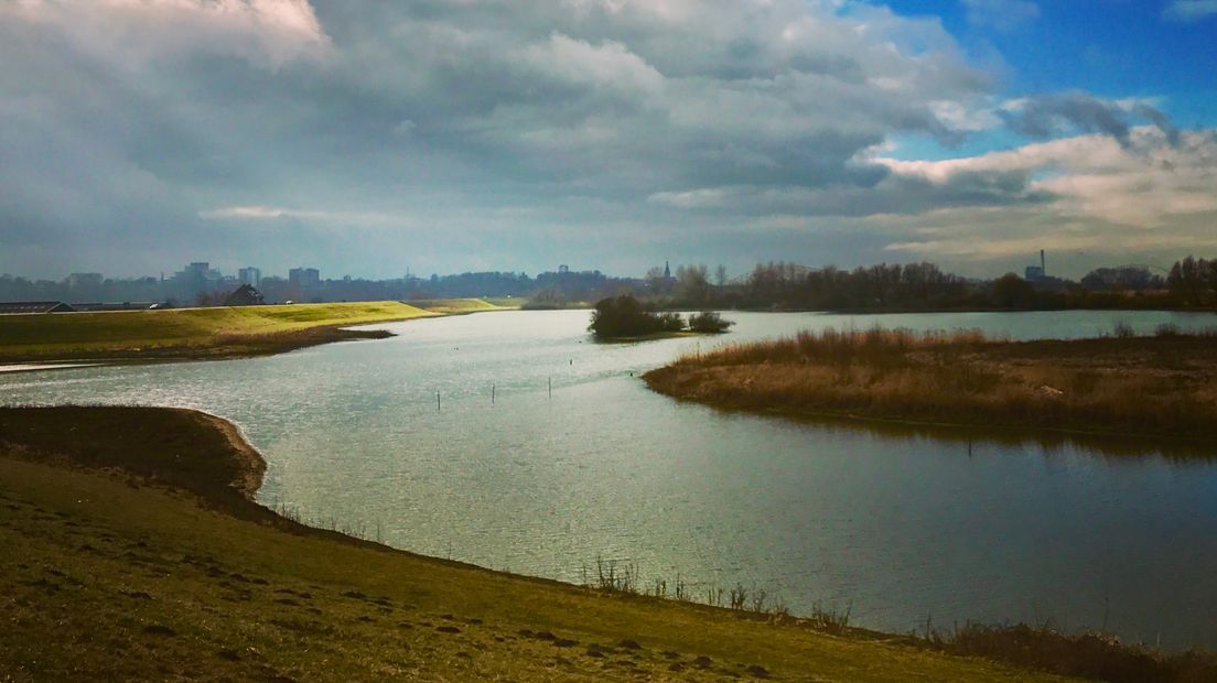 Iedere zondagochtend tussen 7.00 en 10.00 uur struint verslaggever Laurens Tijink door de Gelderse natuur. Vandaag gaat hij samen met Bart Beekers, van ARK natuurontwikkeling, op zoek naar otters in de Ooijse Graaf. Zullen ze er één tegenkomen?