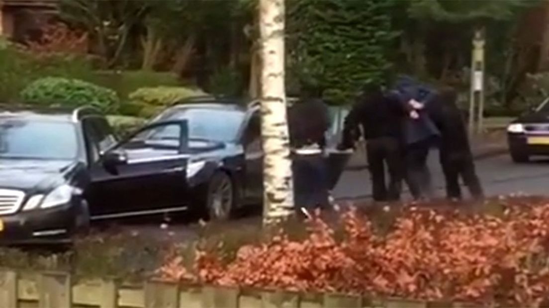 De 53-jarige man uit Doornspijk die vrijdagmiddag aan de Oenenburgweg in Nunspeet werd ontvoerd, is terecht. De man liep vrijdagavond naar zijn huis in Doornspijk toe. Daar was de recherche nog bezig met onderzoek. Hij mankeerde niets.