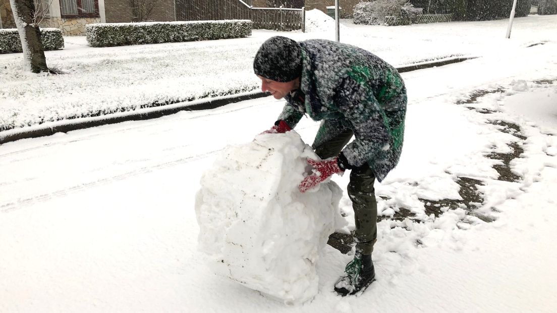 In Westdorpe wordt de eerste grote sneeuwbal gerold