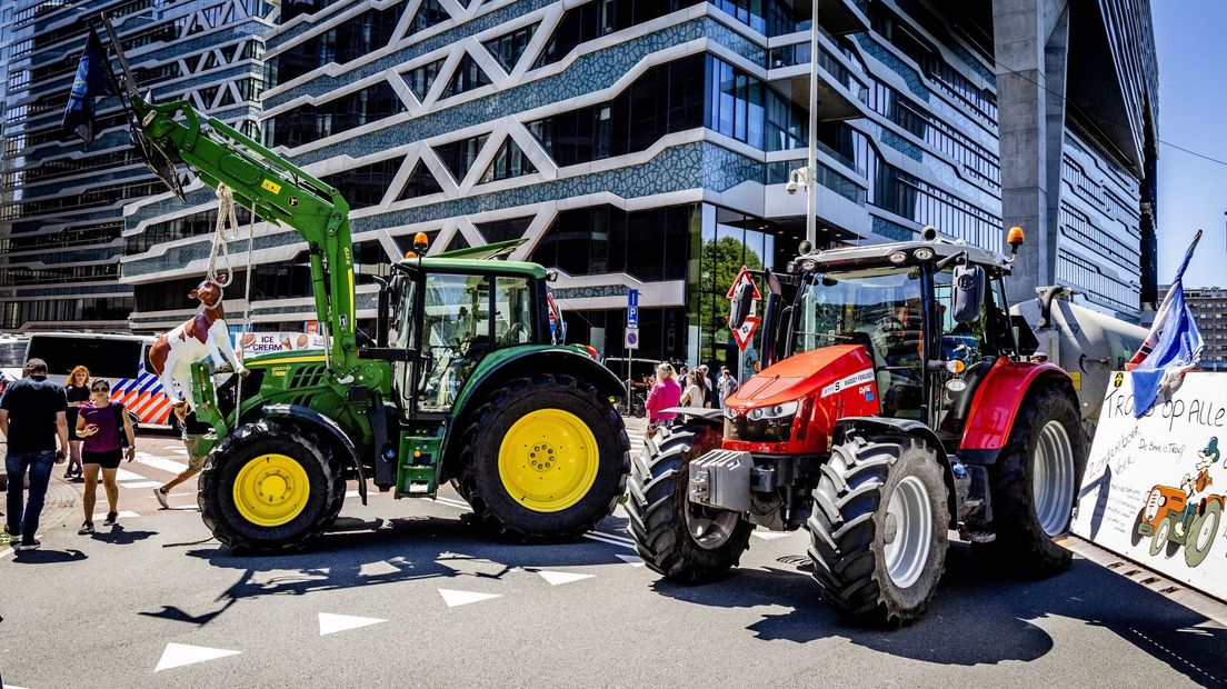 Boeren protesteerden met tractoren bij het Kamergebouw