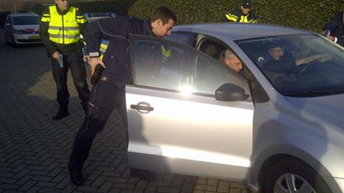 Op de grens van Nederland en Duitsland zijn agenten van beide landen samen om te oefenen en van elkaar te leren. Met de dreigingen op kerstmarkten en andere evenementen in Europa wil de politie er alles aan doen om zulke situaties te voorkomen.