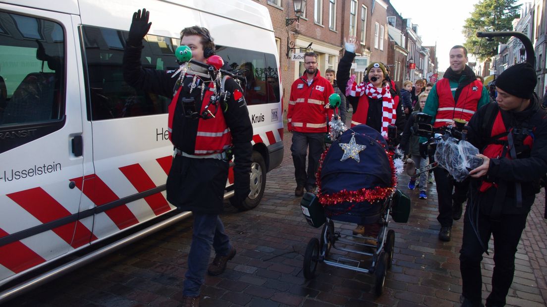 3FM-dj's lopen door IJsselstein voor Serious Request