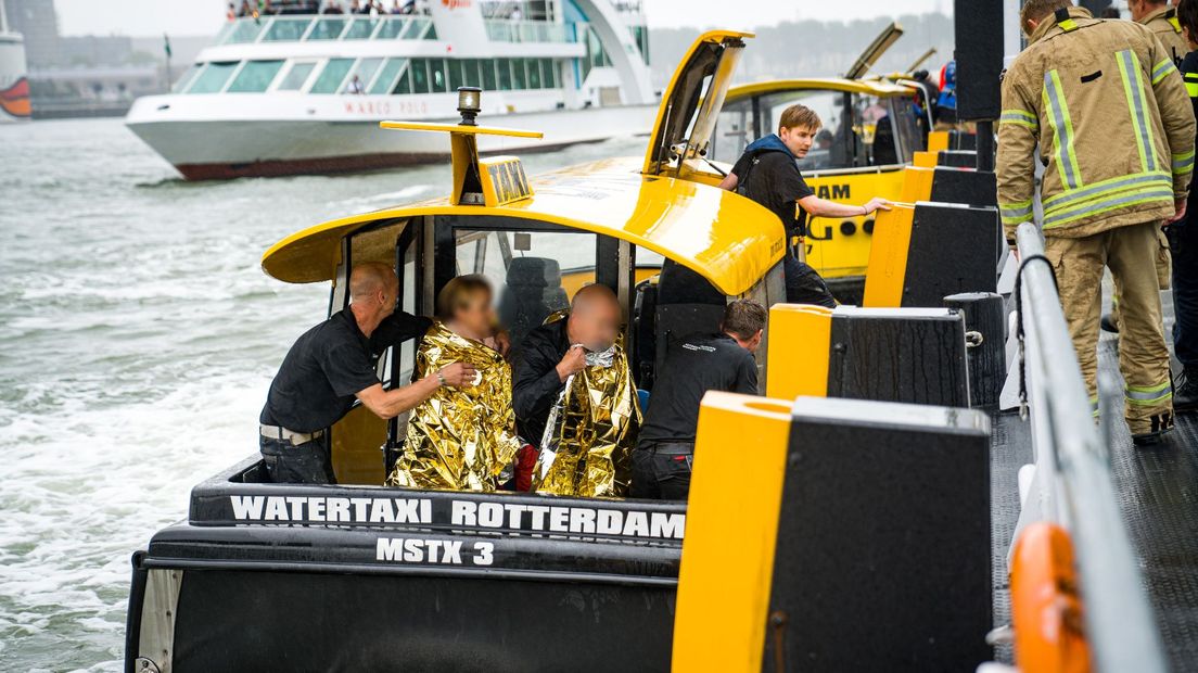 Video: Water taxi collides with Spido under Erasmus Bridge and sinks, six people rescued from the water