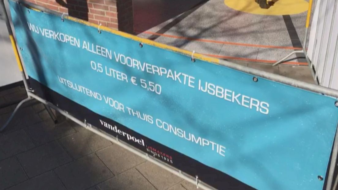 Van der Poel verkoopt voorlopig geen hoorntjes en bekertjes, alleen halve liters om mee te nemen