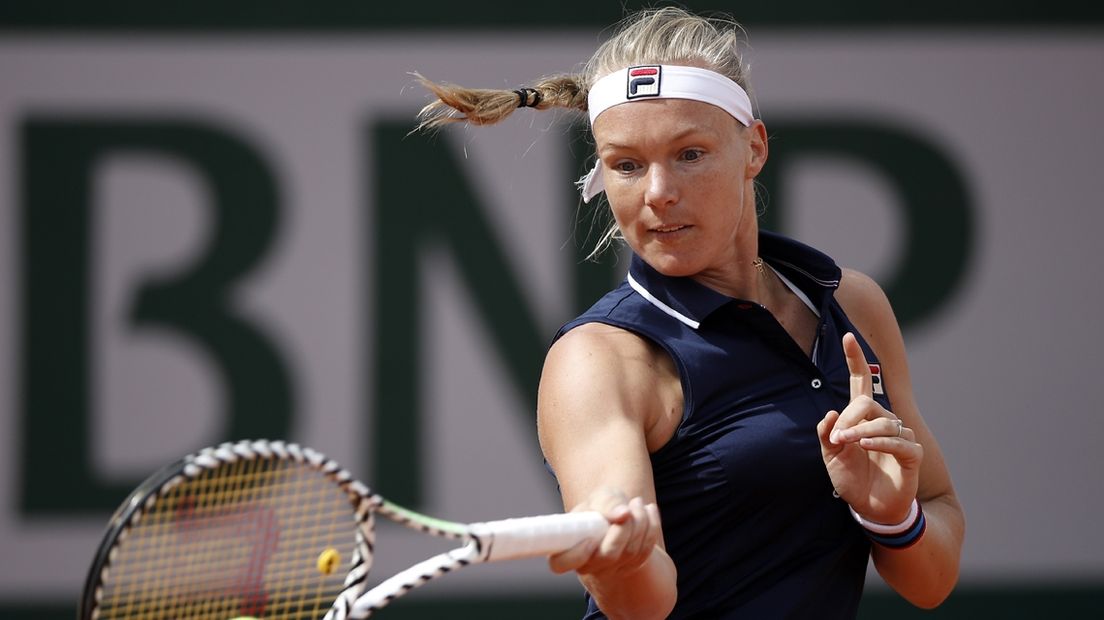 Kiki Bertens geeft geblesseerd op