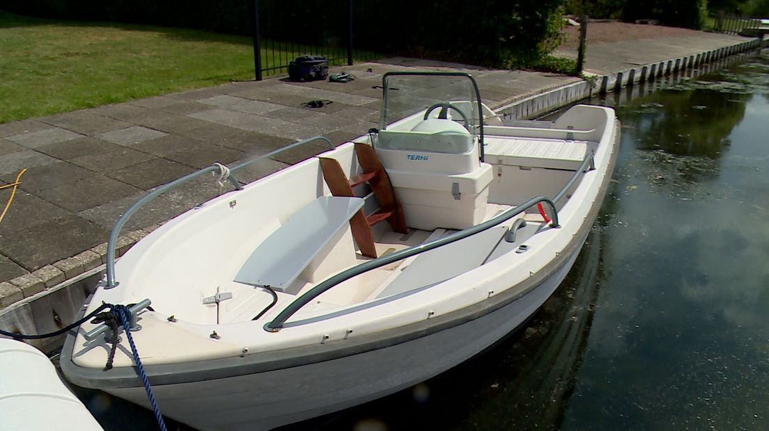 Gedupeerde booteigenaar onthutst: boot teruggevonden, motor verdwenen