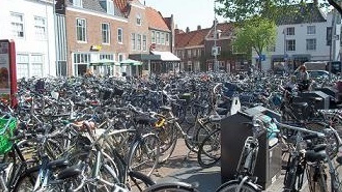 Middelburg gaat chaos fietsparkeren te lijf