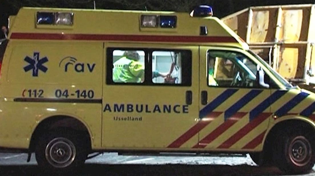Auto botst frontaal op trekker