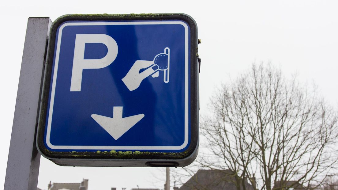 Parkeren kan in Zwolle nog met het kaartje en de parkeermeter