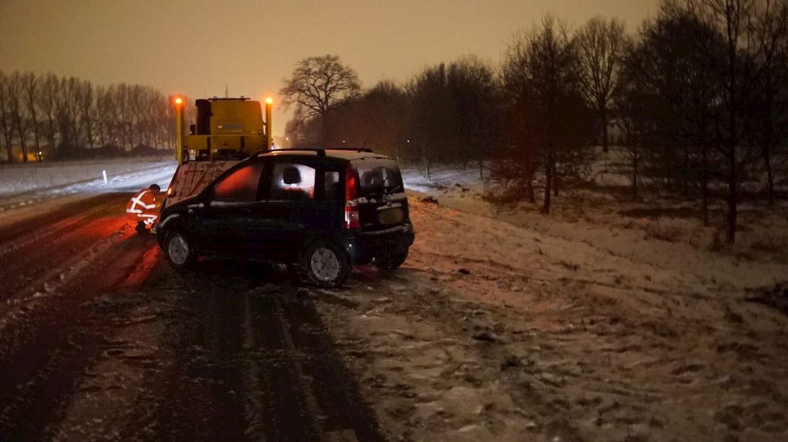 Auto in greppel N348