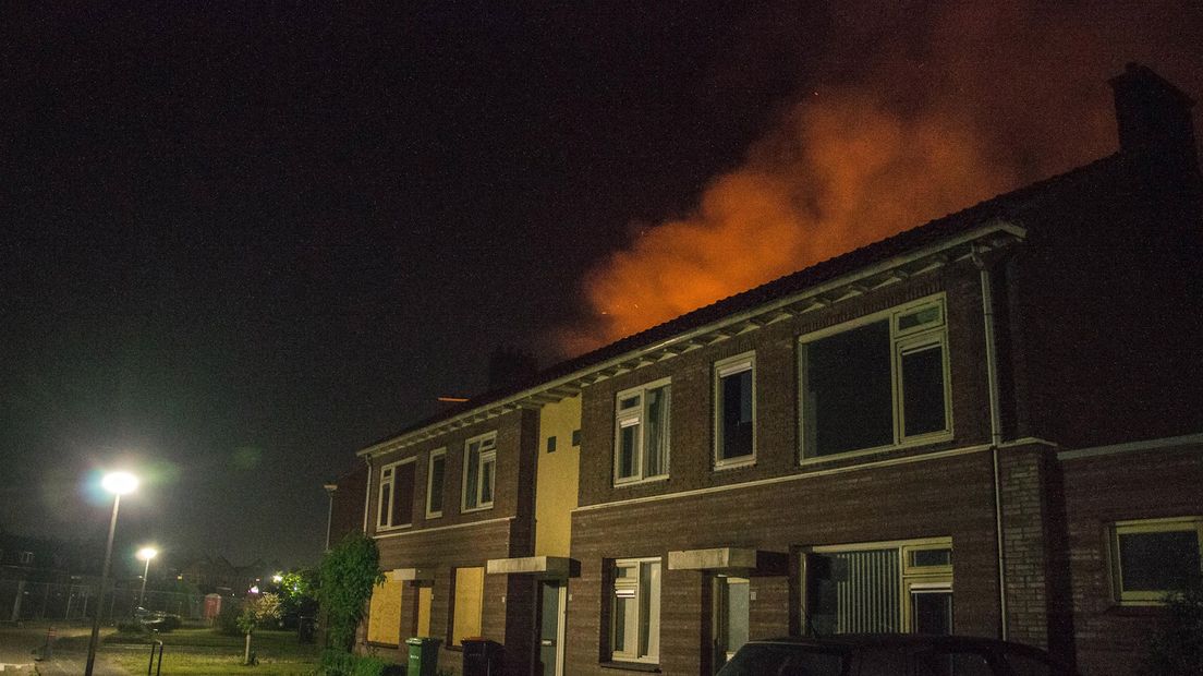 Brand achter leegstaande woning in Steenwijk