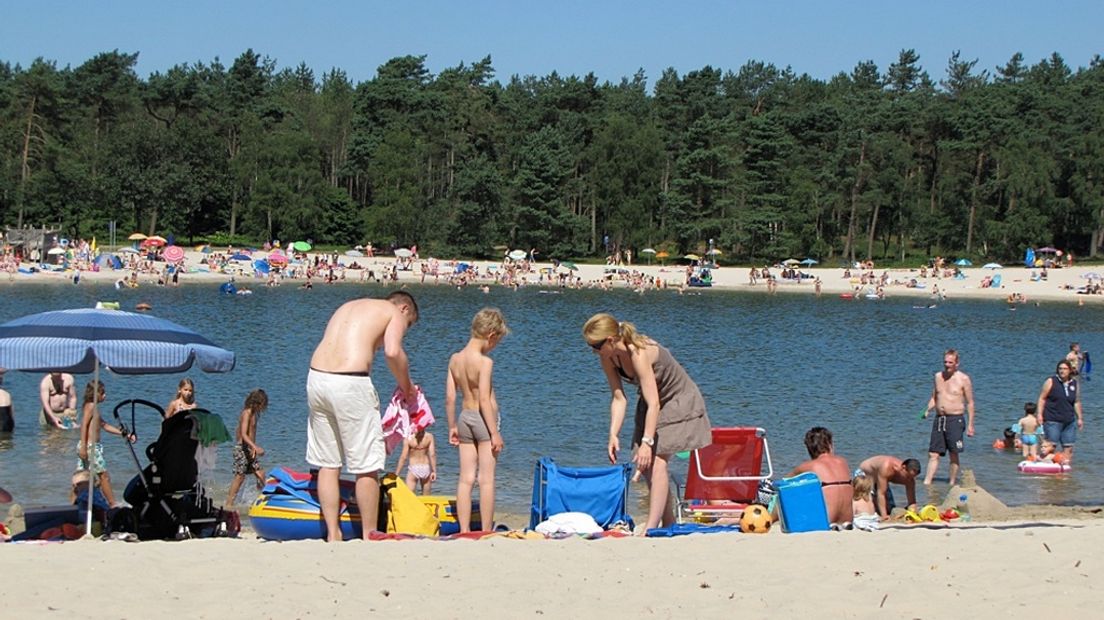 Drukte bij het Henschotermeer.
