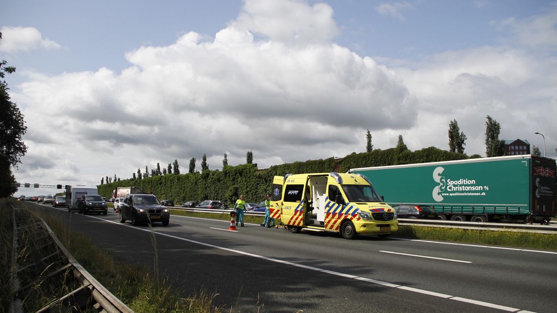 Eén persoon is afgevoerd met de ambulance.
