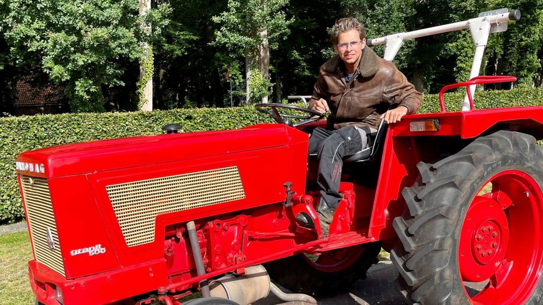 Een van de deelnemers rijdt weg