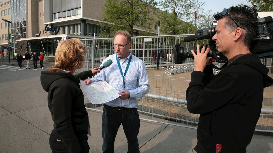 Hans Wiggers als bestuurslid van de Enschede Marathon in een interview met RTV Oost