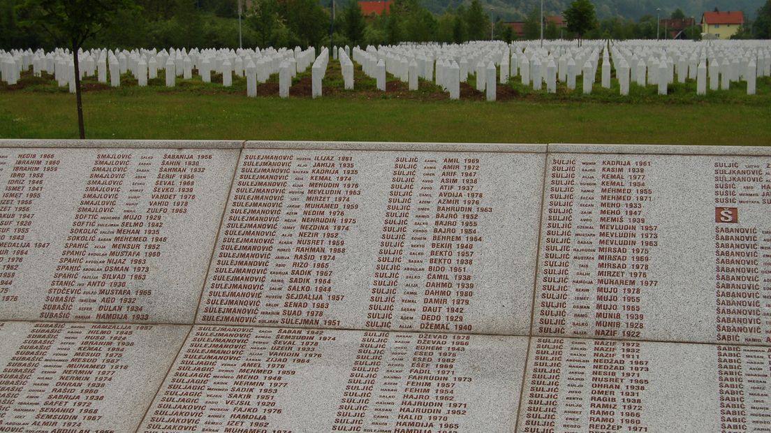 Het monument voor de vermoorde mannen in Srebrenica