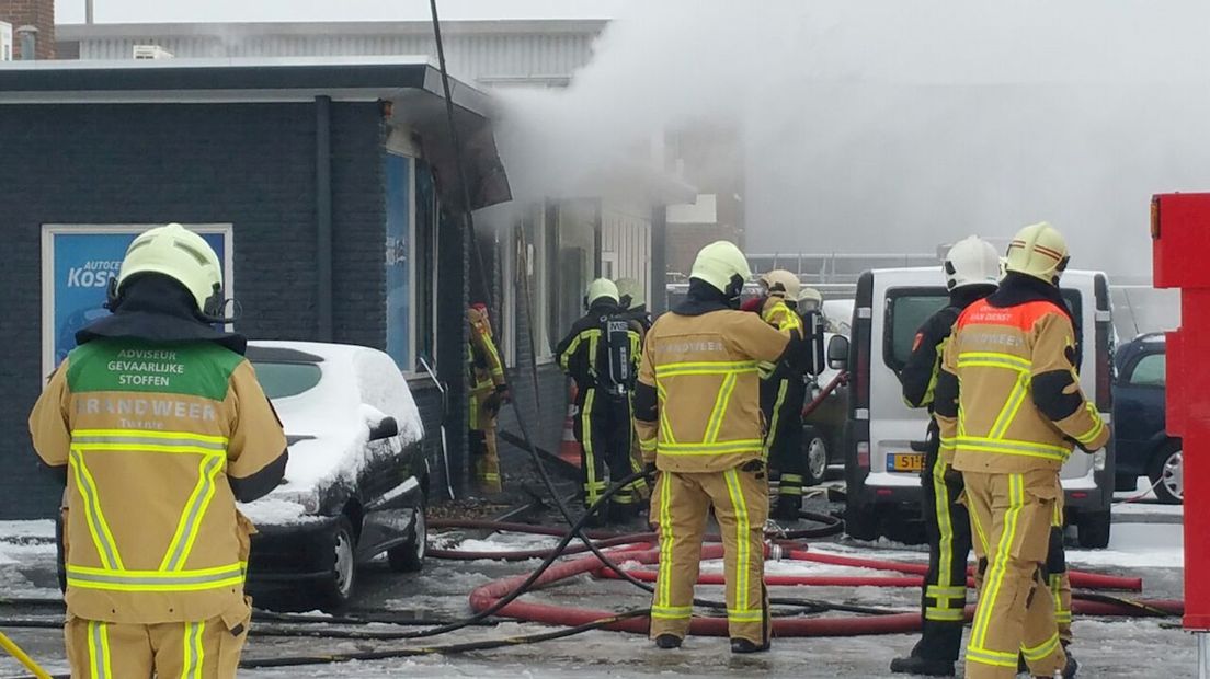Brand in autocentrum Enschede