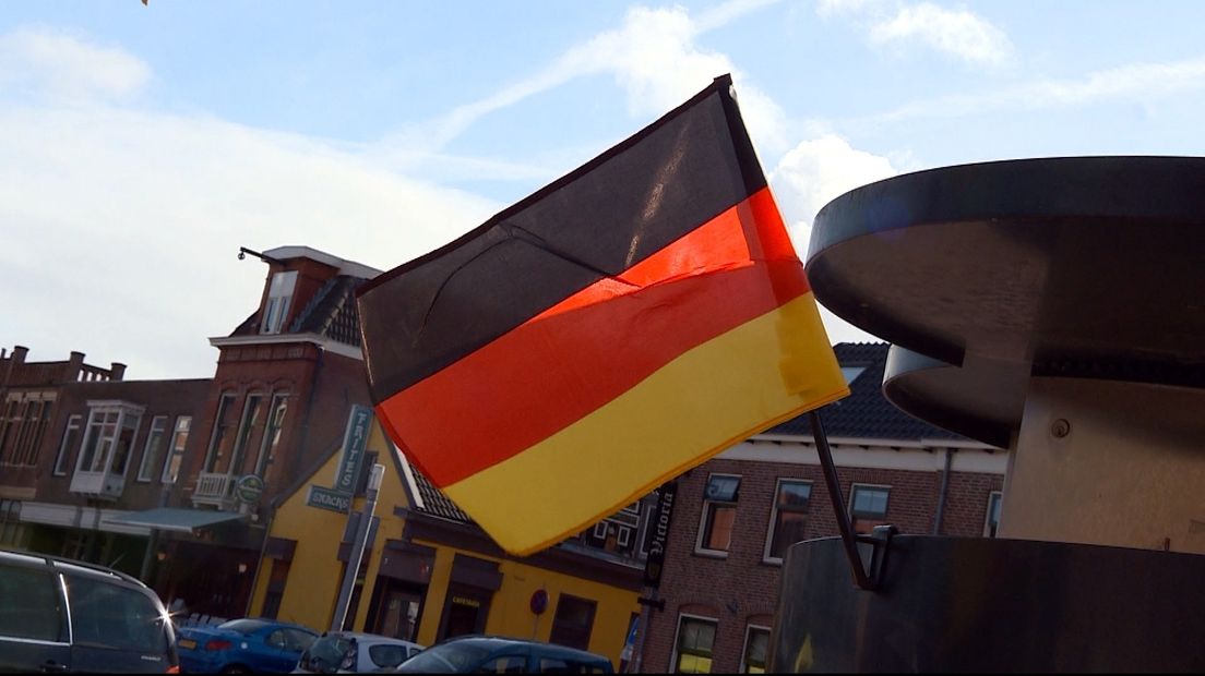 De Duitse vlag wappert fier tijdens een eerdere editie van de 'Duitse Dag' in Winschoten