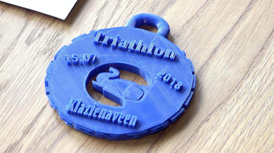 De winnende medaille van OBS De Spil, gemaakt met een 3D-printer
(Rechten: RTV Drenthe / Steven Stegen)