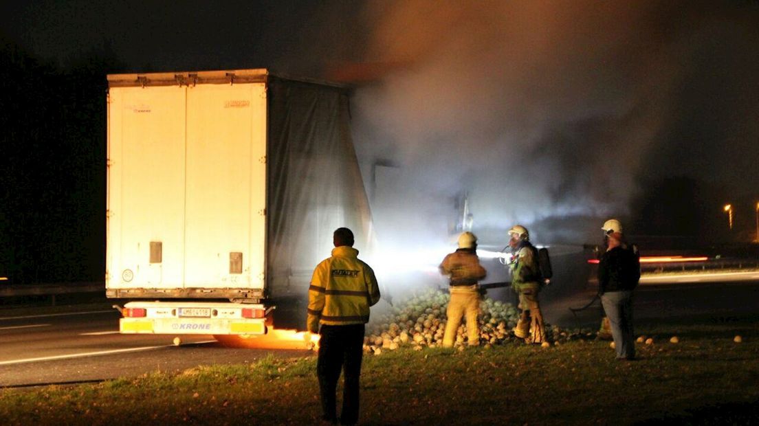Vrachtwagen in brand op de A1