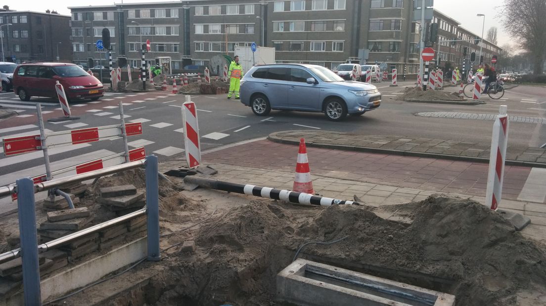 Verkeershinder door vervangen verkeerslichten op kruising Loosduinsekade/Soestdijksekade.