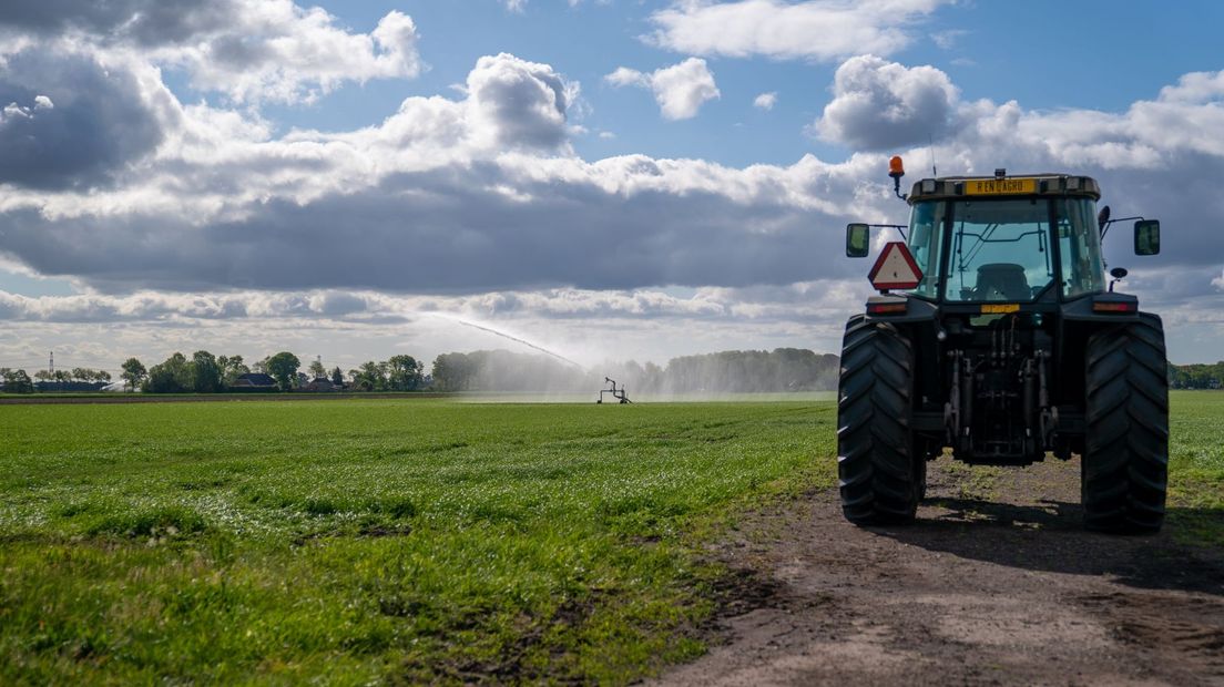 sproei installatie op akker-5
