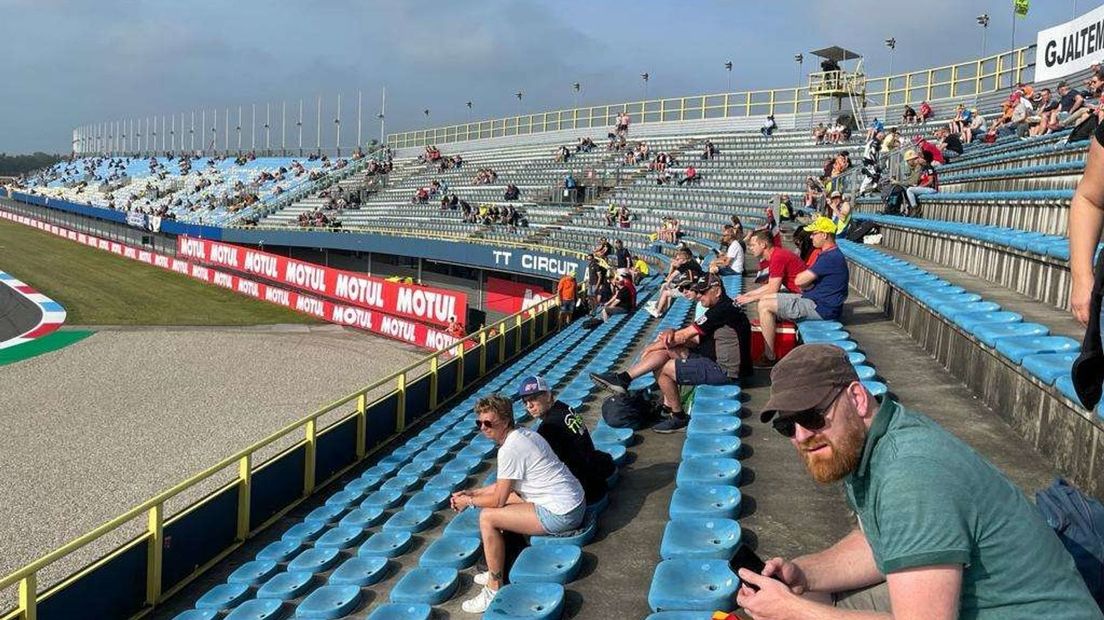 Tribunes TT
