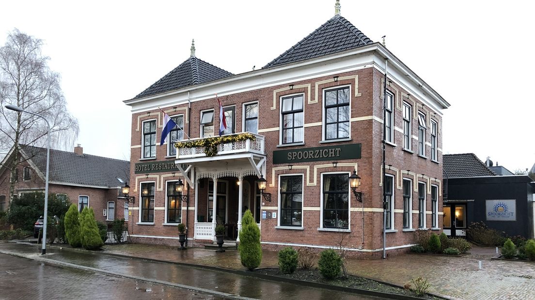 Jinek en Pauw nemen Hotel Spoorzicht in Loppersum voor twee dagen over