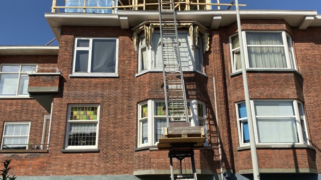 Een trap tegen de gevel op de Mient I