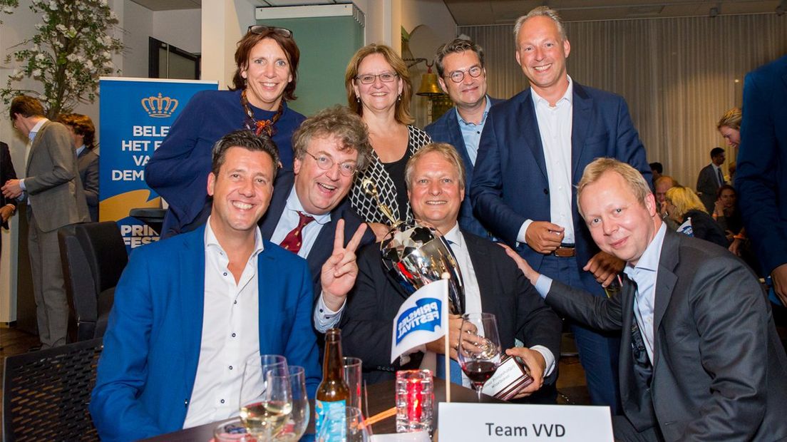 De winnaars van de Prinsjespubquiz: het VVD-team. 