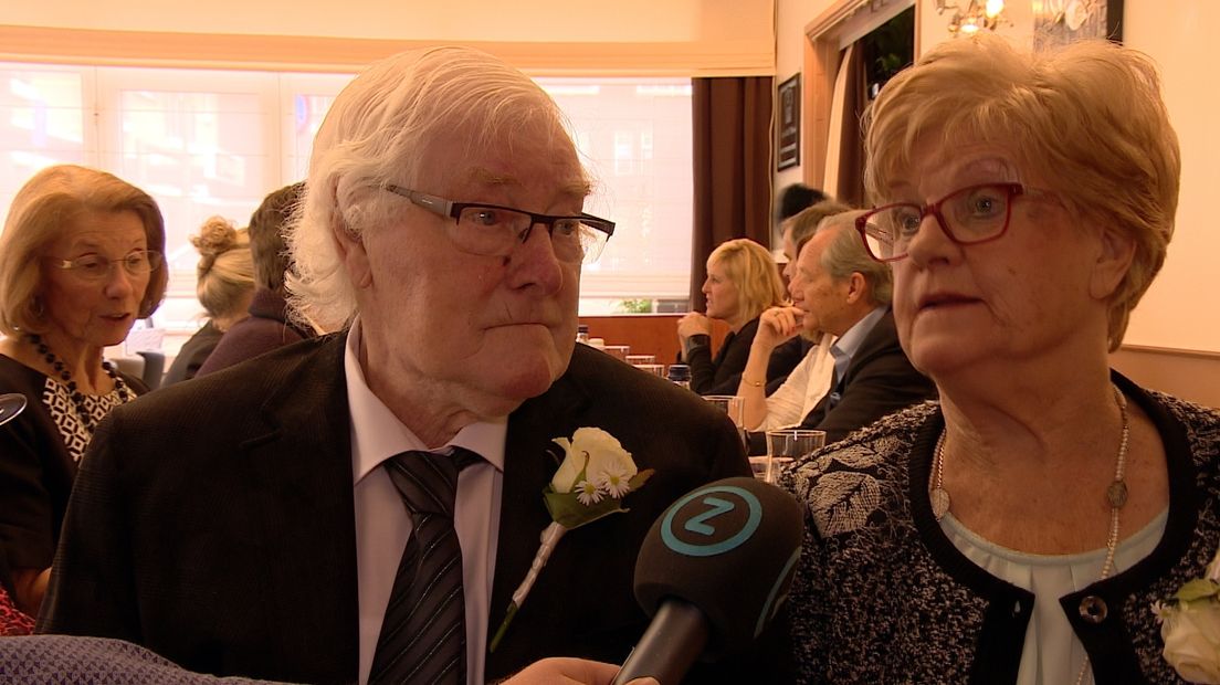 65 jaar getrouwd: 'ik kan geen dag meer zonder hem' (video)