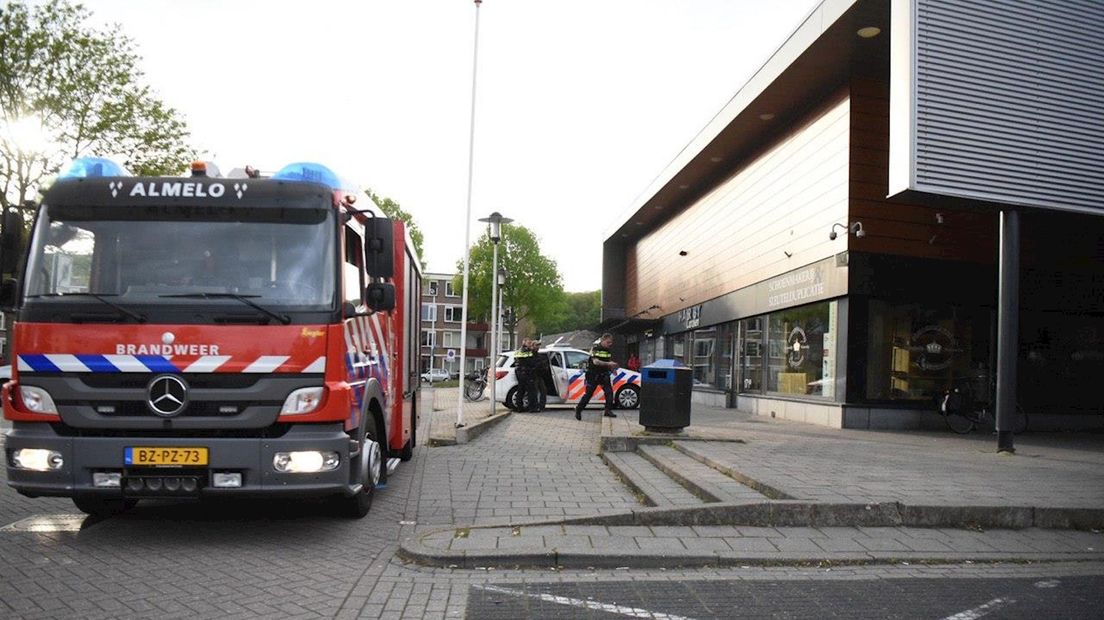 Politie pakt man op die gesloten winkel binnendrong in Almelo