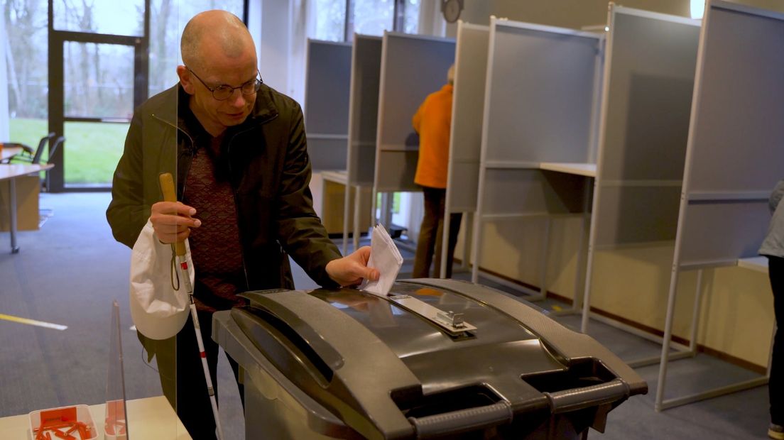Bert Zwart brengt zijn stem uit