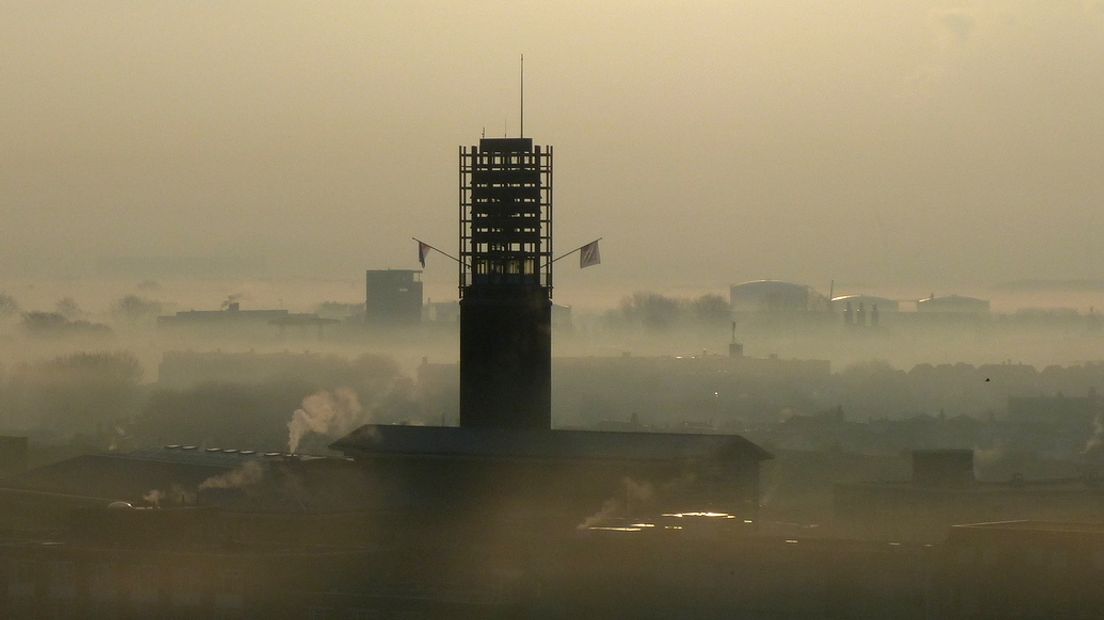 Het stadhuis van Vlissingen in de mist