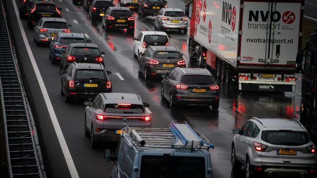 Het toppunt van de files in Gelderland is nog niet bereikt.