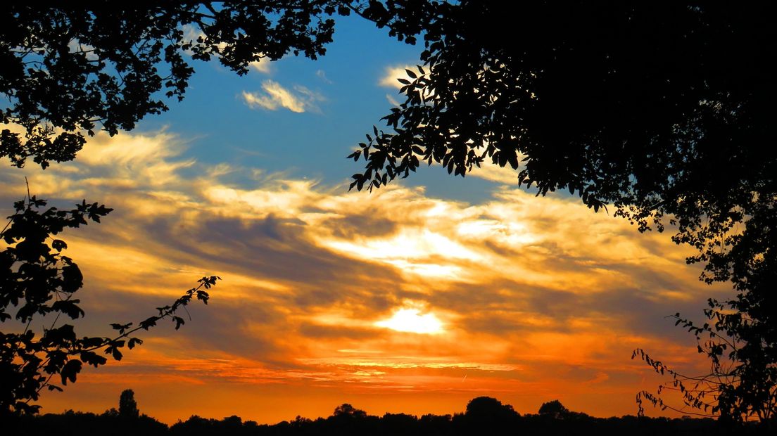 Zonsondergang in de Vrijburgstraat, Vlissingen