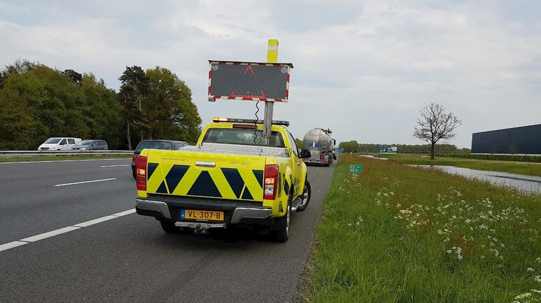 Auto en vrachtwagen botsen op elkaar op A35 bij Bornerbroek