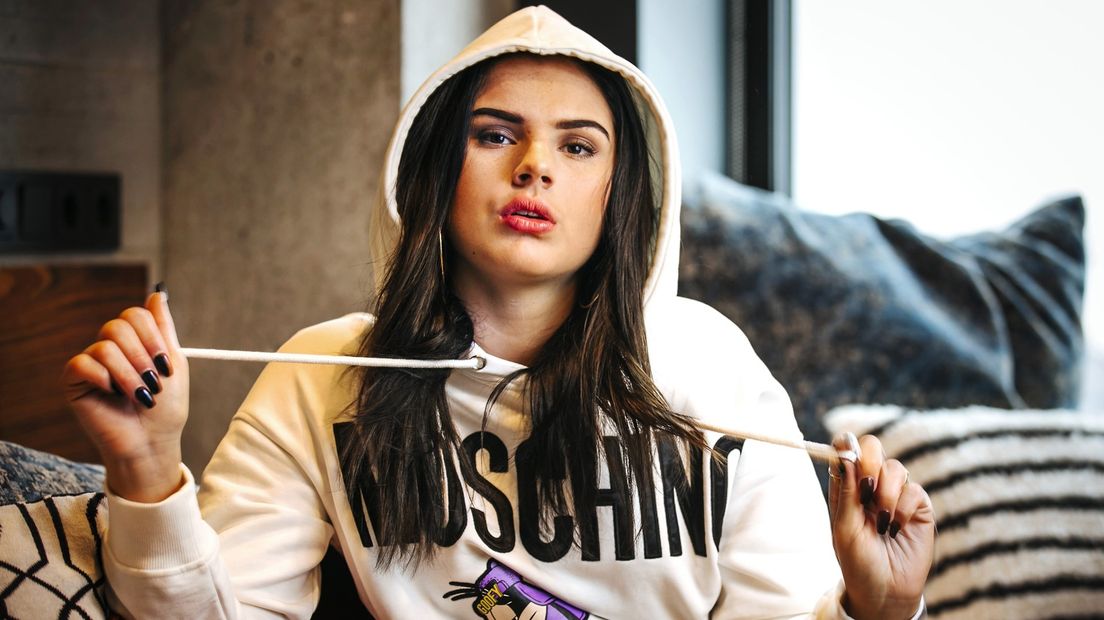 De Hoogezandster rapper Famke Louise.