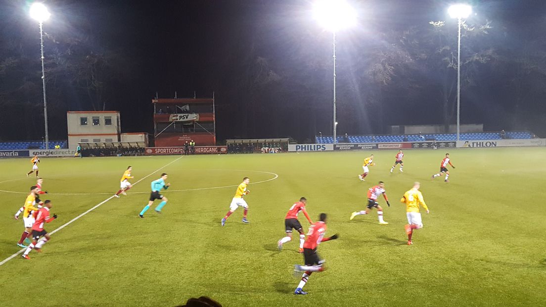 Achilles'29 heeft vrijdagavond geen 'boter bij de vis' kunnen doen, zoals trainer Eric Meijers dat graag wilde. Na een redelijk saaie eerste helft met weinig kansen voor beide ploegen verloren de Groesbekers opnieuw. Ditmaal met harde cijfers: 4-0.