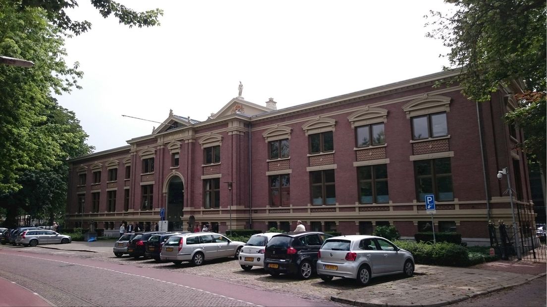 Rechtbank Zutphen buigt zich over grote fraudezaak broers Den B.